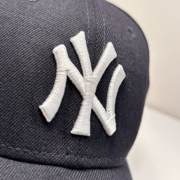 New Era 9FORTY New York Yankees Cap - Navy Blue - Adjustable (New) - Picture 4 of 9